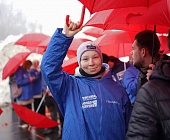 Молодые зеленоградцы отметили день рождения города флешмобом с красными зонтами