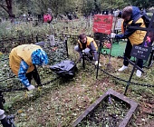 Сотрудники ГБУ «Славяне» привели в порядок захоронения участников ВОВ