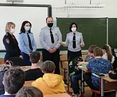 Сотрудники ГИБДД Зеленограда провели беседу с учащимися школы №1528