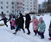 Юные жители района Старое Крюково соревновались в построении снежной крепости