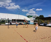 Дети и взрослые сразились в турнире по пляжному волейболу