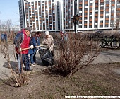 Коммунальщики и жители Старого Крюково провели генеральную уборку территорий района