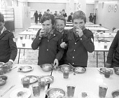 Современное школьное питание и питание в СССР