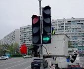 Светофоры на перекрестке у Крюковской эстакады оборудовали боковыми козырьками