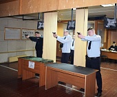 Зеленоградские полицейские состязались в стрельбе из пистолета Макарова