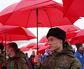 Молодые зеленоградцы отметили день рождения города флешмобом с красными зонтами