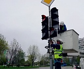 Светофоры на перекрестке у Крюковской эстакады оборудовали боковыми козырьками