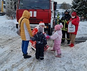 Зеленоградские пожарные присоединились к социальной акции «Елка желаний»